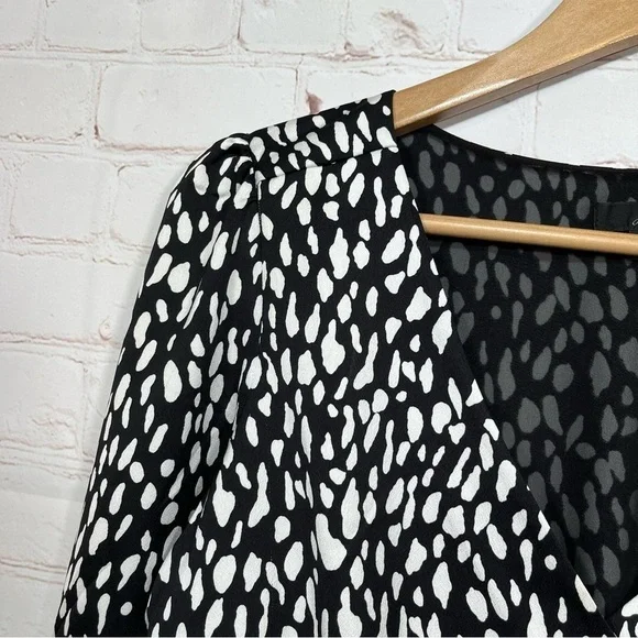 J Crew Long Sleeve Peplum Button Front Top in Printed Satin Crepe Size 2 - Picture 3 of 12